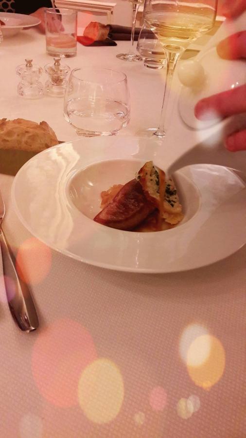 Le Lion D'Or Hotel Selles sur Cher Ruang foto